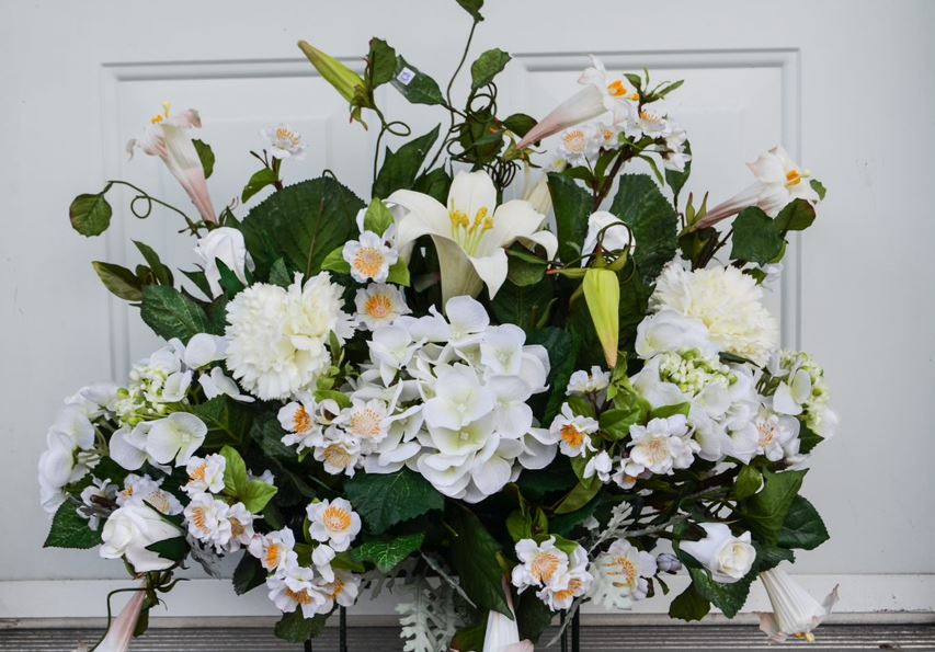 Entretien de tombe en sud-Ardèche, Ruoms, vallon pont d'arc et autours de moi